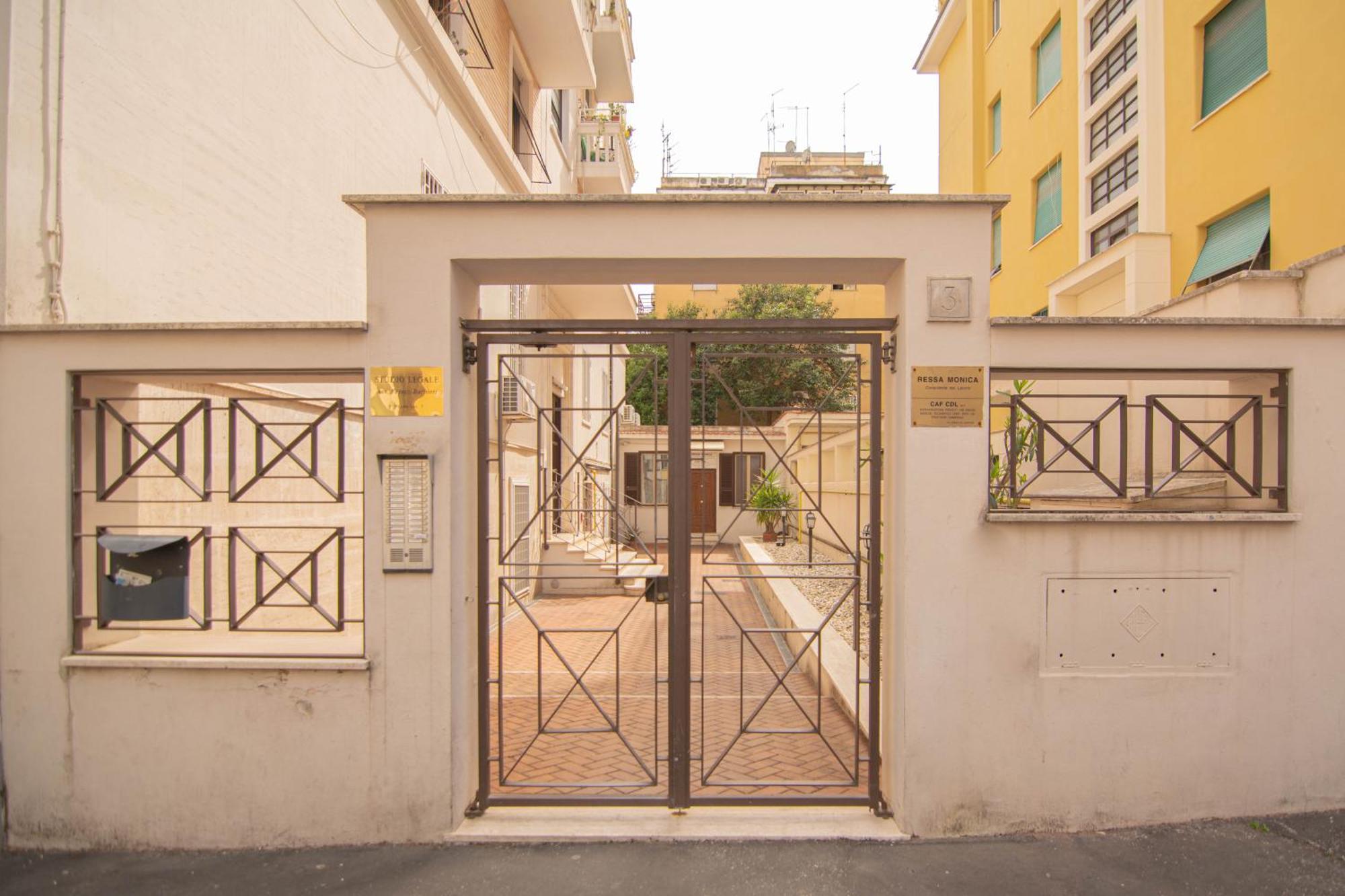 Domus Eroi Apartment Rome Exterior photo
